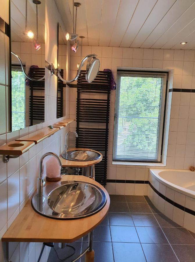 De Vliegende Vlinder Bed & Breakfast Nederweert Екстериор снимка